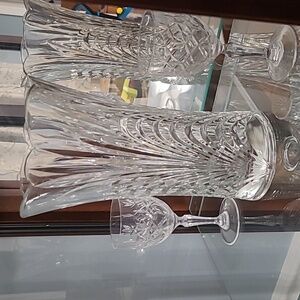 EUC LIKE NEW BEAUTIFUL CRYSTAL VASE